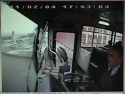 Dehşet anı otobüsün güvenlik kamerasında