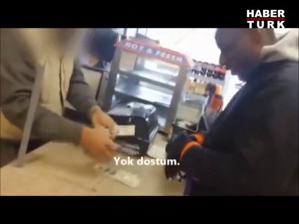 Evsiz adama piyango bileti verdi!