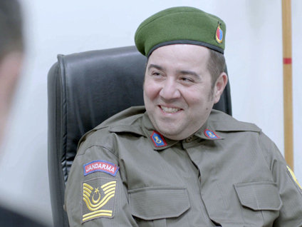 Ata Demirer’den Sevdaluk'ta radyocu taklidi