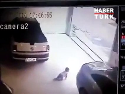 Baba bebeğini fark etmeyince...