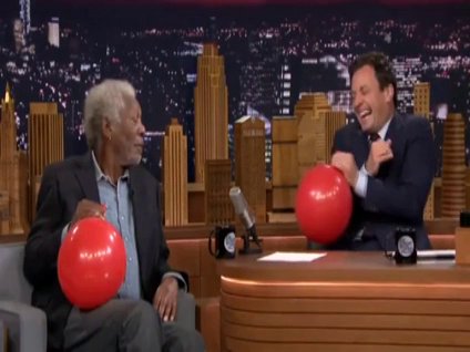 Morgan Freeman helyum gazı çekerse...